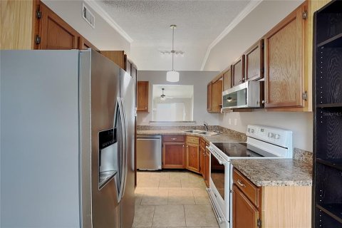 Townhouse in Sanford, Florida 2 bedrooms, 85.56 sq.m. № 2258290 - photo 4