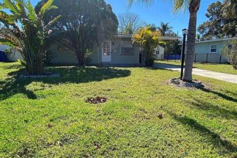 Villa ou maison à louer à Saint Petersburg, Floride: 2 chambres, 81.01 m2 № 1893618 - photo 5