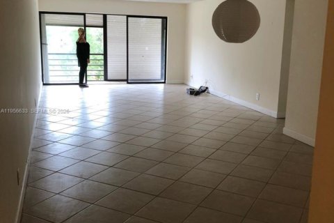 Condo in Hollywood, Florida, 2 bedrooms  № 2010565 - photo 7