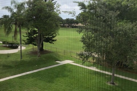 Condo in Hollywood, Florida, 2 bedrooms  № 2010565 - photo 21