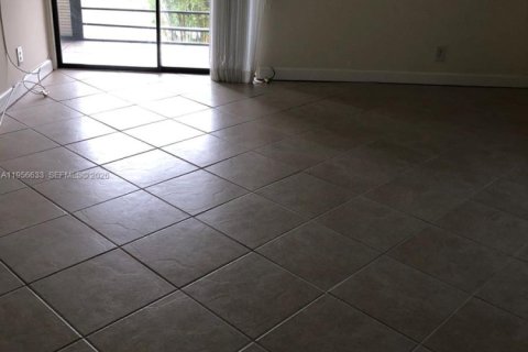 Condo in Hollywood, Florida, 2 bedrooms  № 2010565 - photo 6