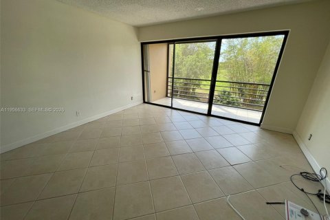 Condo in Hollywood, Florida, 2 bedrooms  № 2010565 - photo 16