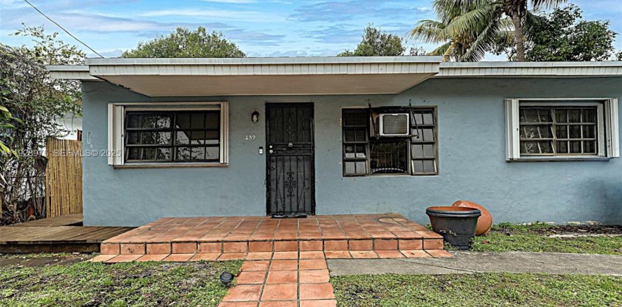 Casa en Miami, Florida 3 dormitorios, 140.38 m2 № 1989053