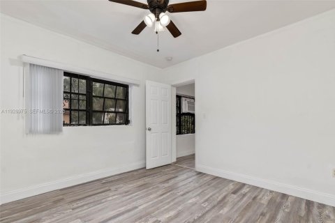 Casa en alquiler en Miami, Florida, 3 dormitorios, 140.38 m2 № 1989053 - foto 22