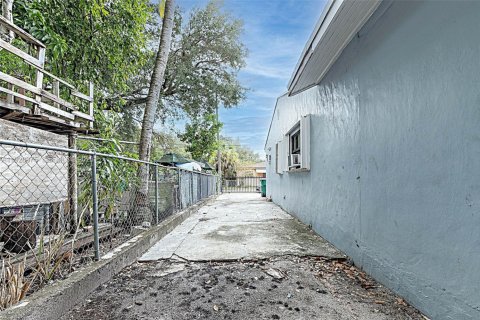 Casa en alquiler en Miami, Florida, 3 dormitorios, 140.38 m2 № 1989053 - foto 30