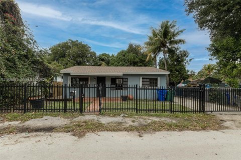 Casa en alquiler en Miami, Florida, 3 dormitorios, 140.38 m2 № 1989053 - foto 3