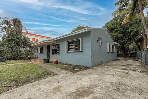 Casa en alquiler en Miami, Florida, 3 dormitorios, 140.38 m2 № 1989053 - foto 28