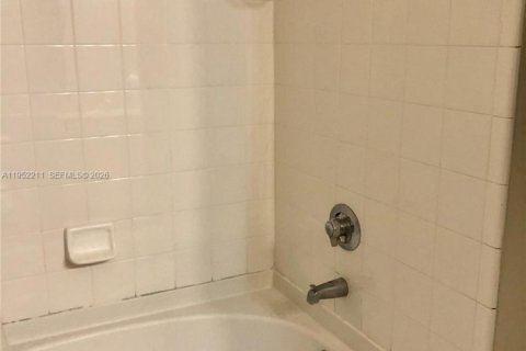 Снять в аренду кондоминиум в Уэст-Палм-Бич, Флорида 1 спальня, 76.18м2, № 2006574 - фото 9