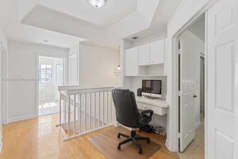 Купить кондоминиум в Дорал, Флорида 4 спальни, 195.56м2, № 1972986 - фото 23