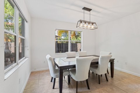 Купить кондоминиум в Дорал, Флорида 4 спальни, 195.56м2, № 1972986 - фото 10