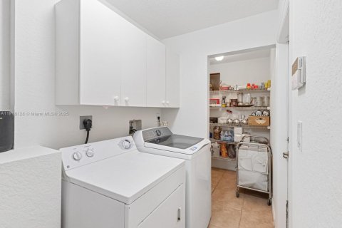 Купить кондоминиум в Дорал, Флорида 4 спальни, 195.56м2, № 1972986 - фото 15