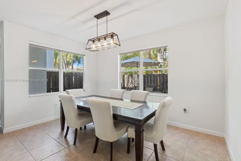 Купить кондоминиум в Дорал, Флорида 4 спальни, 195.56м2, № 1972986 - фото 11