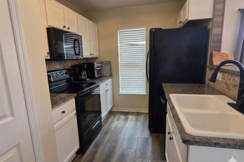 Townhouse in Tampa, Florida 3 bedrooms, 155.15 sq.m. № 2381313 - photo 7