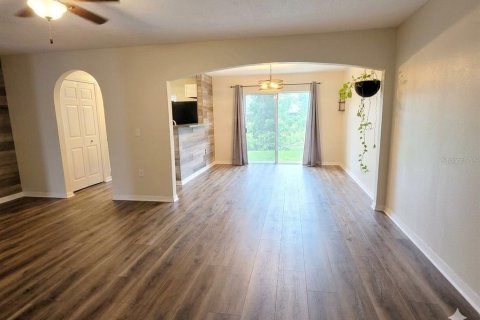 Townhouse in Tampa, Florida 3 bedrooms, 155.15 sq.m. № 2381313 - photo 3