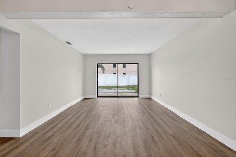 Commercial property in Port Richey, Florida 4 bedrooms, 199.18 sq.m. № 2101680 - photo 10