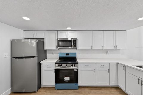 Commercial property in Port Richey, Florida 4 bedrooms, 199.18 sq.m. № 2101680 - photo 23