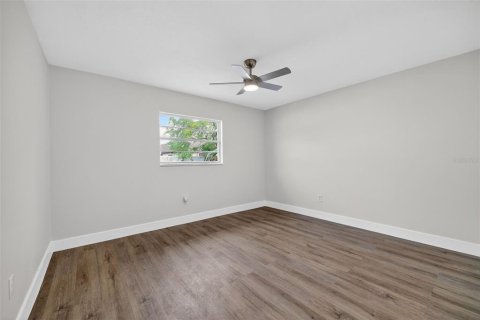 Commercial property in Port Richey, Florida 4 bedrooms, 199.18 sq.m. № 2101680 - photo 30