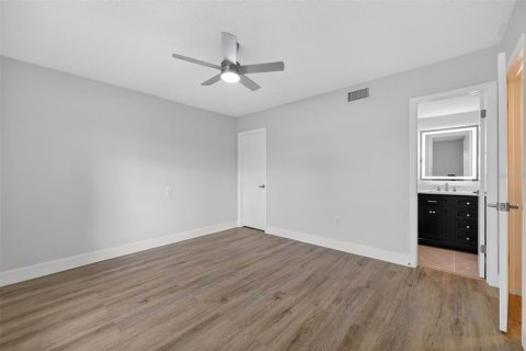 Commercial property in Port Richey, Florida 4 bedrooms, 199.18 sq.m. № 2101680 - photo 11
