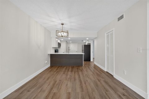 Commercial property in Port Richey, Florida 4 bedrooms, 199.18 sq.m. № 2101680 - photo 8