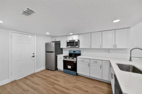 Commercial property in Port Richey, Florida 4 bedrooms, 199.18 sq.m. № 2101680 - photo 24