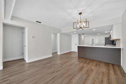 Commercial property in Port Richey, Florida 4 bedrooms, 199.18 sq.m. № 2101680 - photo 26