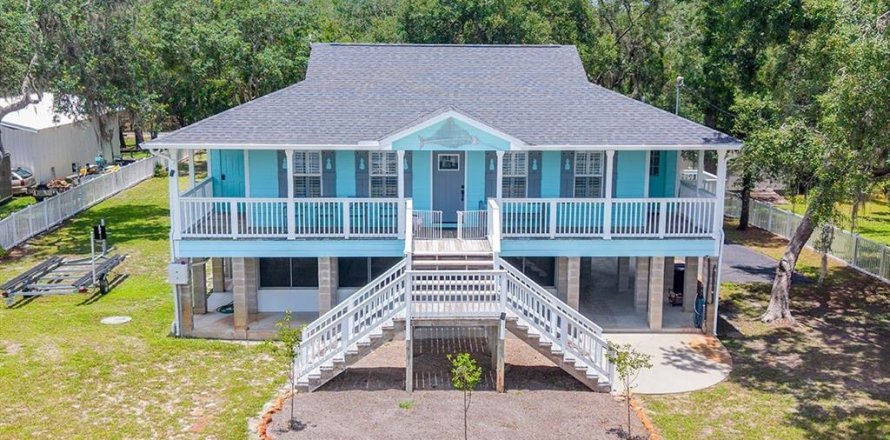 Casa en Fanning Springs, Florida 3 dormitorios, 120.77 m2 № 2134339
