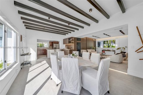 House in Miami, Florida 3 bedrooms, 181.9 sq.m. № 2067696 - photo 10