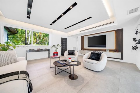 House in Miami, Florida 3 bedrooms, 181.9 sq.m. № 2067696 - photo 20