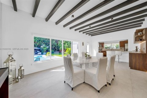 House in Miami, Florida 3 bedrooms, 181.9 sq.m. № 2067696 - photo 11