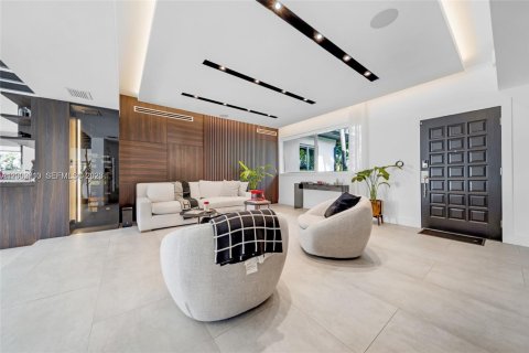 House in Miami, Florida 3 bedrooms, 181.9 sq.m. № 2067696 - photo 23