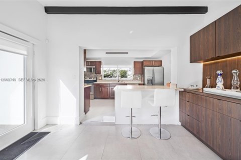 House in Miami, Florida 3 bedrooms, 181.9 sq.m. № 2067696 - photo 24