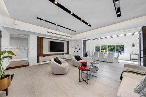 House in Miami, Florida 3 bedrooms, 181.9 sq.m. № 2067696 - photo 28