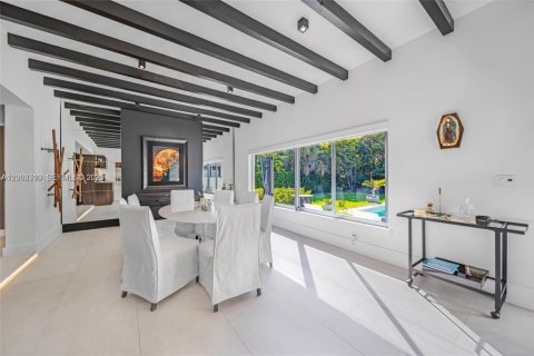 House in Miami, Florida 3 bedrooms, 181.9 sq.m. № 2067696 - photo 9