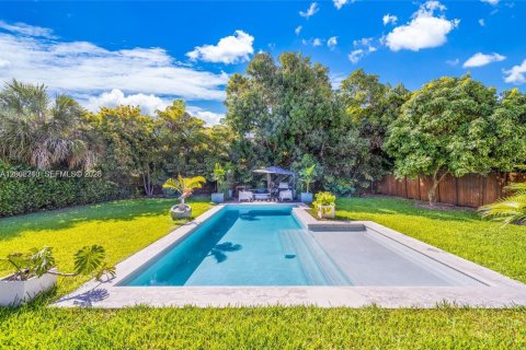 House in Miami, Florida 3 bedrooms, 181.9 sq.m. № 2067696