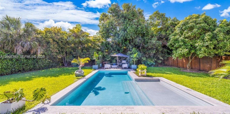 House in Miami, Florida 3 bedrooms, 181.9 sq.m. № 2067696