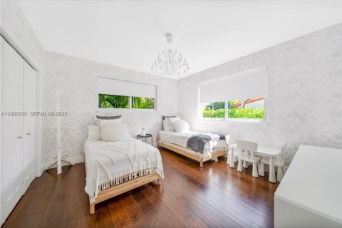 House in Miami, Florida 3 bedrooms, 181.9 sq.m. № 2067696 - photo 25