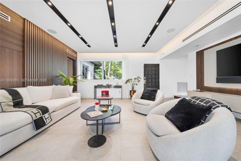 House in Miami, Florida 3 bedrooms, 181.9 sq.m. № 2067696 - photo 29