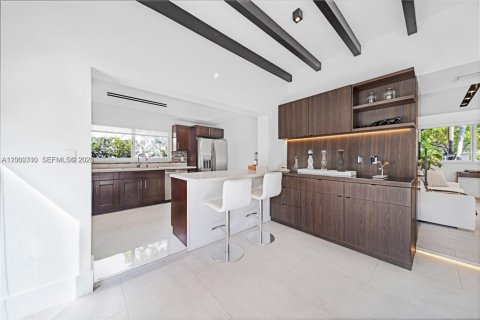 House in Miami, Florida 3 bedrooms, 181.9 sq.m. № 2067696 - photo 30