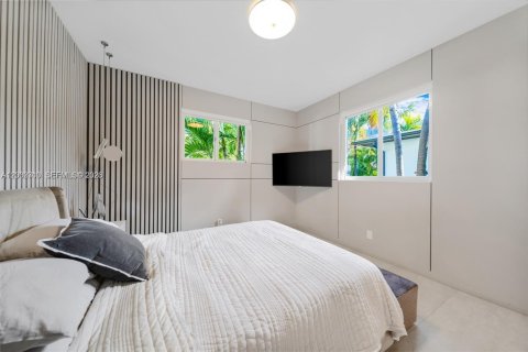 House in Miami, Florida 3 bedrooms, 181.9 sq.m. № 2067696 - photo 16