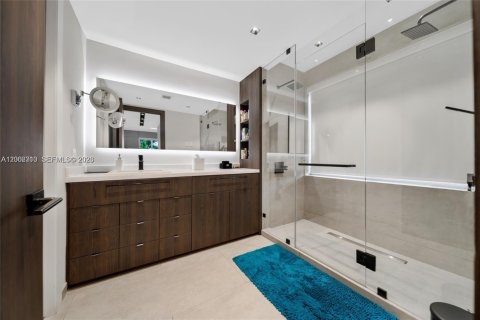 House in Miami, Florida 3 bedrooms, 181.9 sq.m. № 2067696 - photo 26