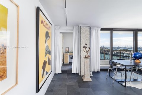 Condominio en venta en Miami, Florida, 1 dormitorio, 114.27 m2 № 1937239 - foto 9