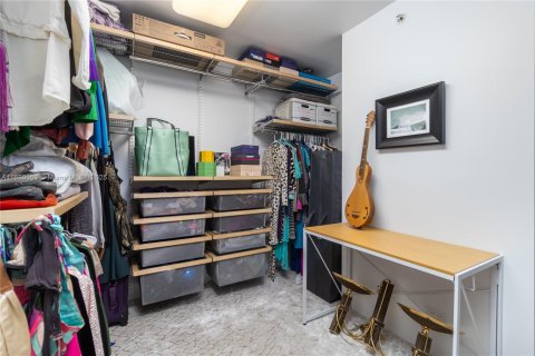 Condo in Miami, Florida, 1 bedroom  № 1937239 - photo 15