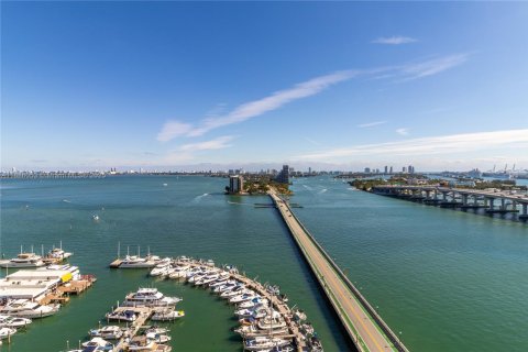 Condominio en venta en Miami, Florida, 1 dormitorio, 114.27 m2 № 1937239 - foto 30