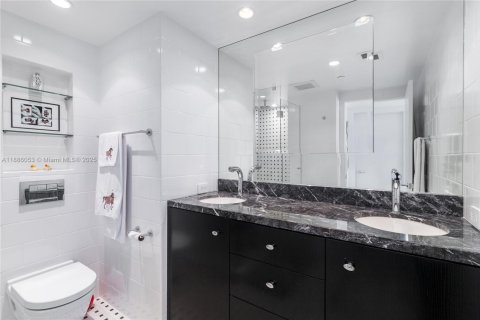 Condominio en venta en Miami, Florida, 1 dormitorio, 114.27 m2 № 1937239 - foto 13