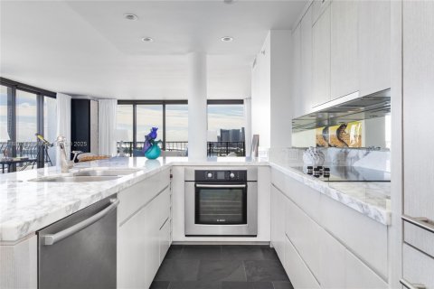 Condominio en venta en Miami, Florida, 1 dormitorio, 114.27 m2 № 1937239 - foto 8