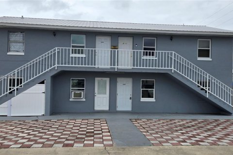 Снять в аренду квартиру в Себринг, Флорида 3 спальни, 88.26м2, № 1948064 - фото 1