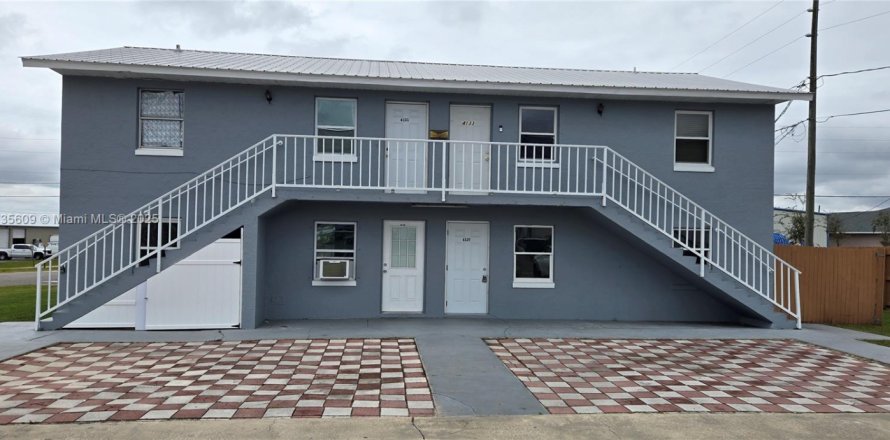 Квартира в Себринг, Флорида 3 спальни, 88.26м2 № 1948064