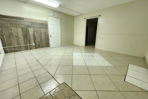 Снять в аренду квартиру в Себринг, Флорида 3 спальни, 88.26м2, № 1948064 - фото 4