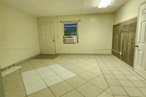 Снять в аренду квартиру в Себринг, Флорида 3 спальни, 88.26м2, № 1948064 - фото 6