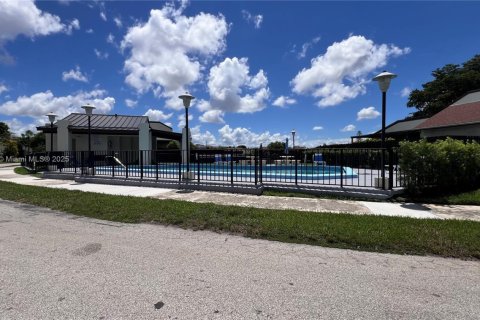 Condo in Miami, Florida, 2 bedrooms  № 1816535 - photo 24